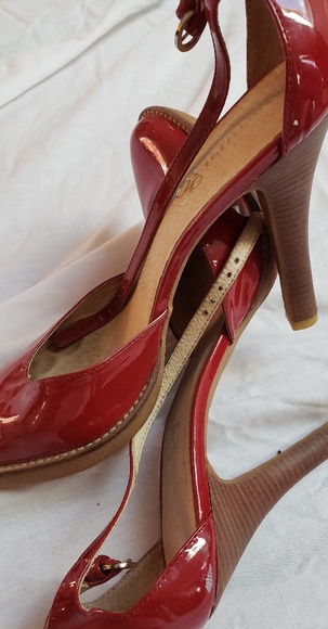 Blood red moderate heel sandal - Picture 3 of 3